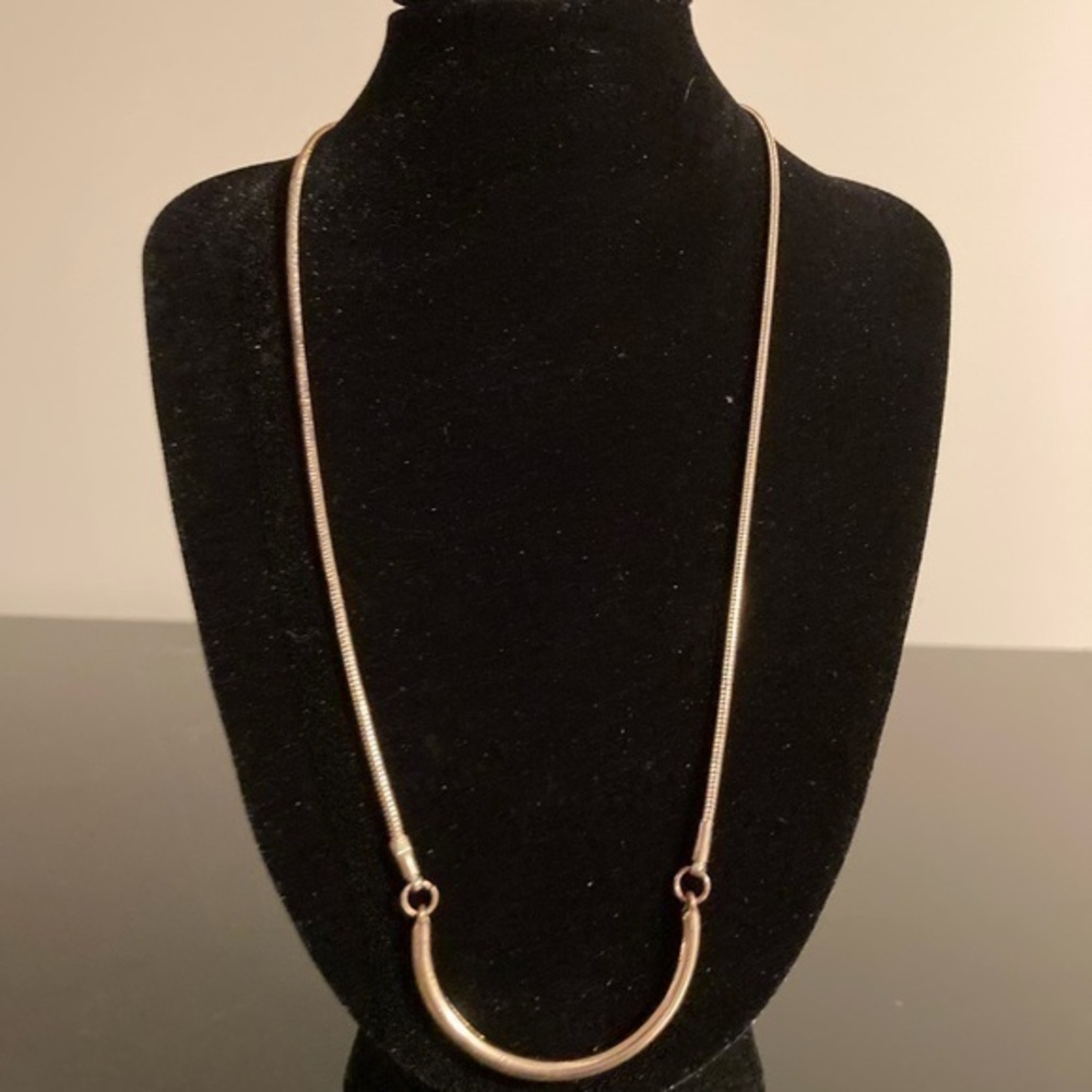 Golden U necklace
